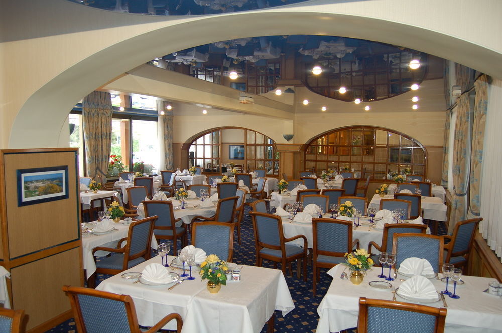 Hotel Restaurant Les 13 Assiettes Le Val-Saint-Père Dış mekan fotoğraf
